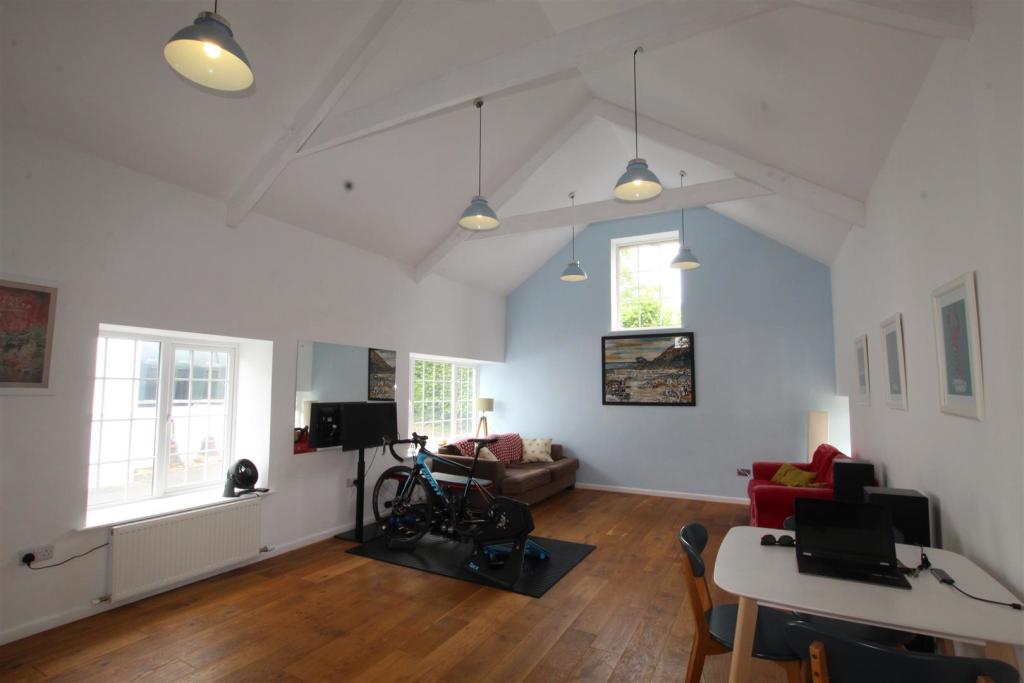 cottage internal 1.JPG