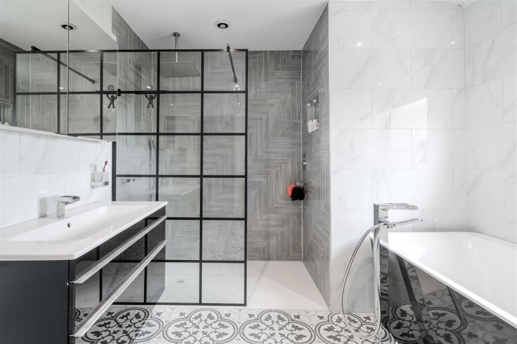Bathroom-4.jpg