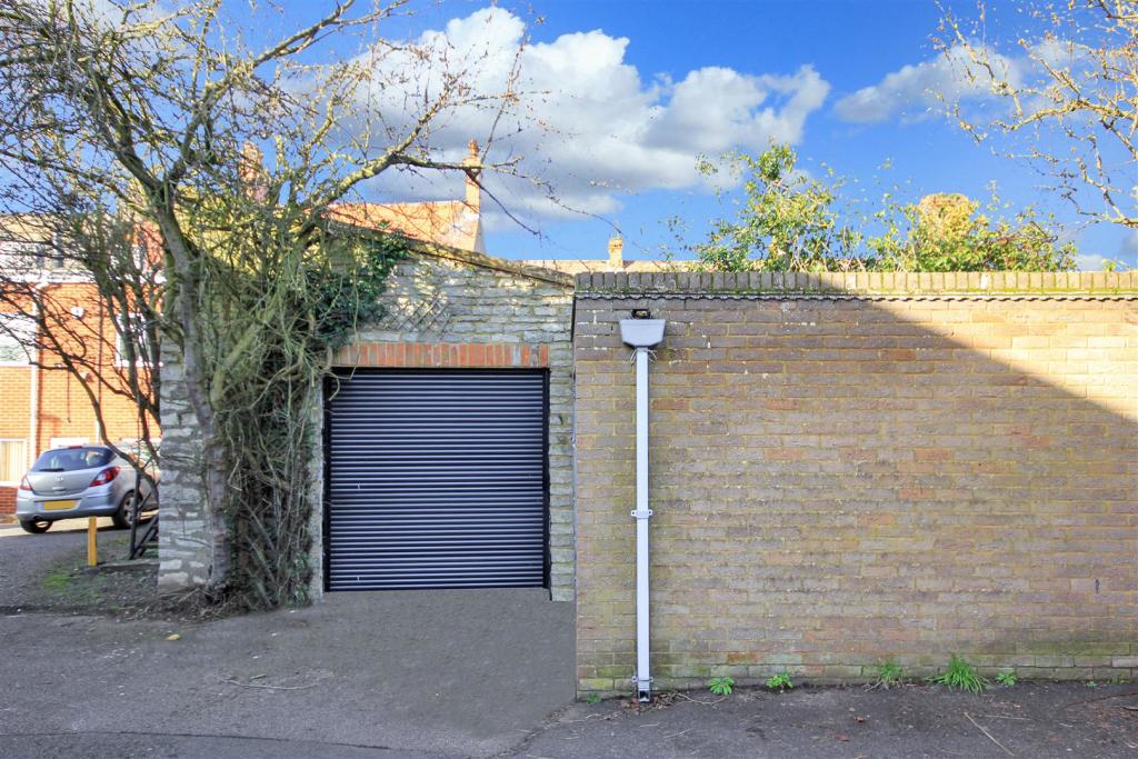 Garage.JPG