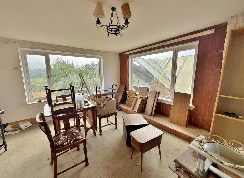 Lounge/ dining room