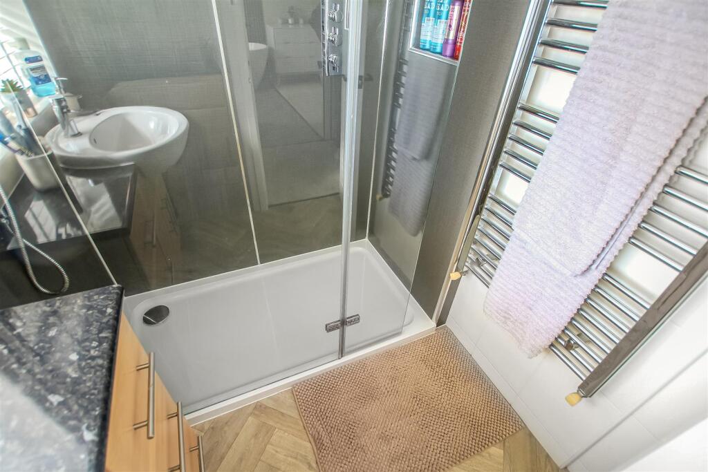 Shower Room (2).jpg