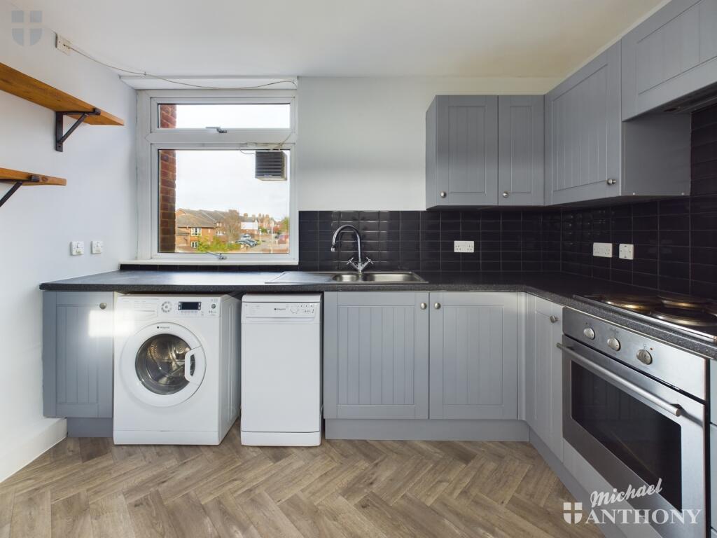 CAM03852G0-PR0142-STILL008