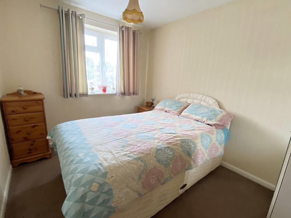 bed2.jpg