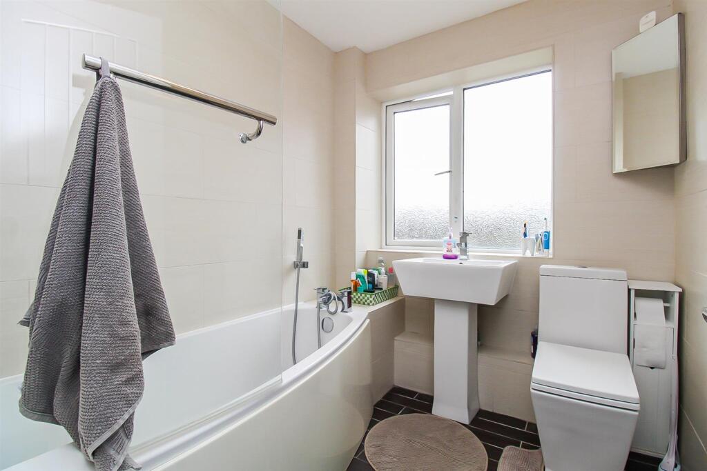 BATHROOM/W.C.