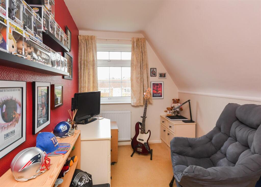 2 Reynolds Close - Bedroom 3.jpg