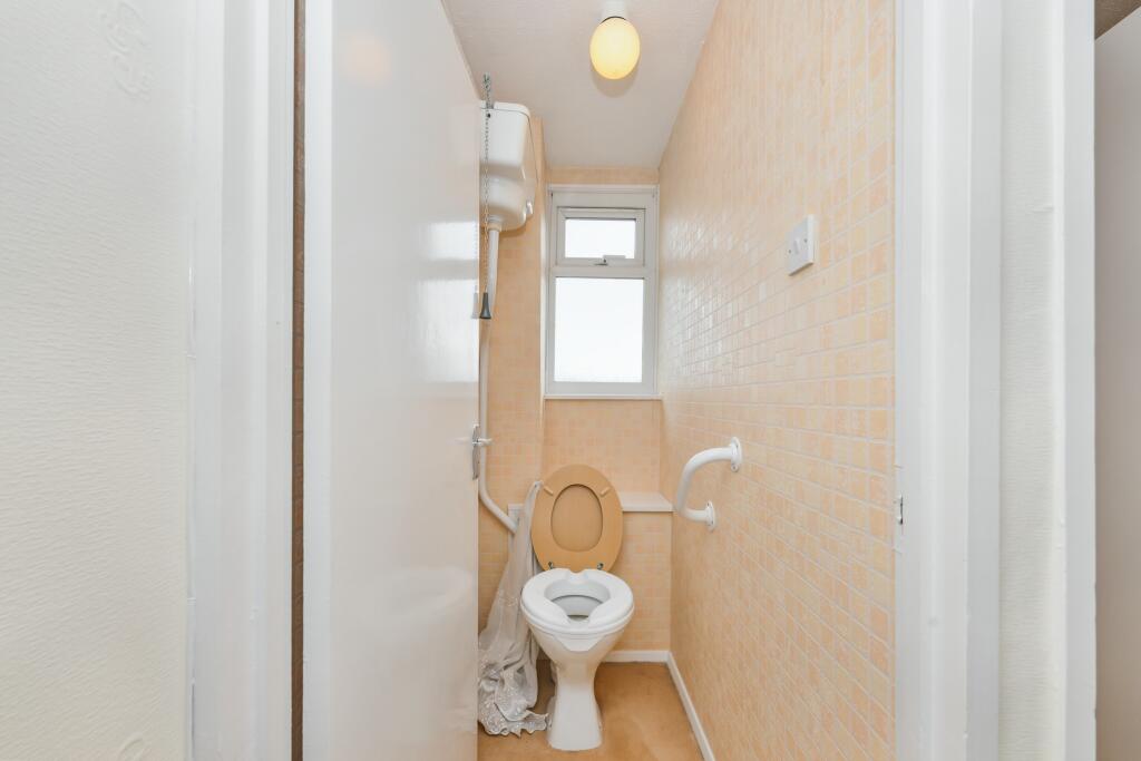 44 Downfield Road, Cheshunt, EN8 8SZ