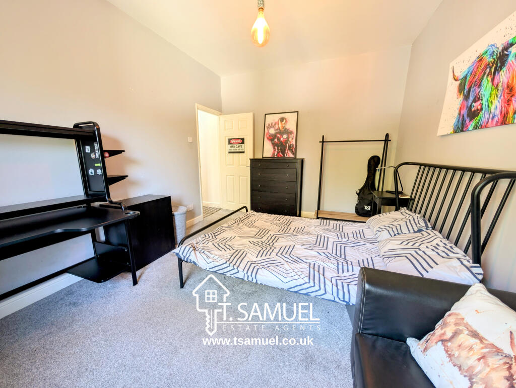 BEDROOM 2