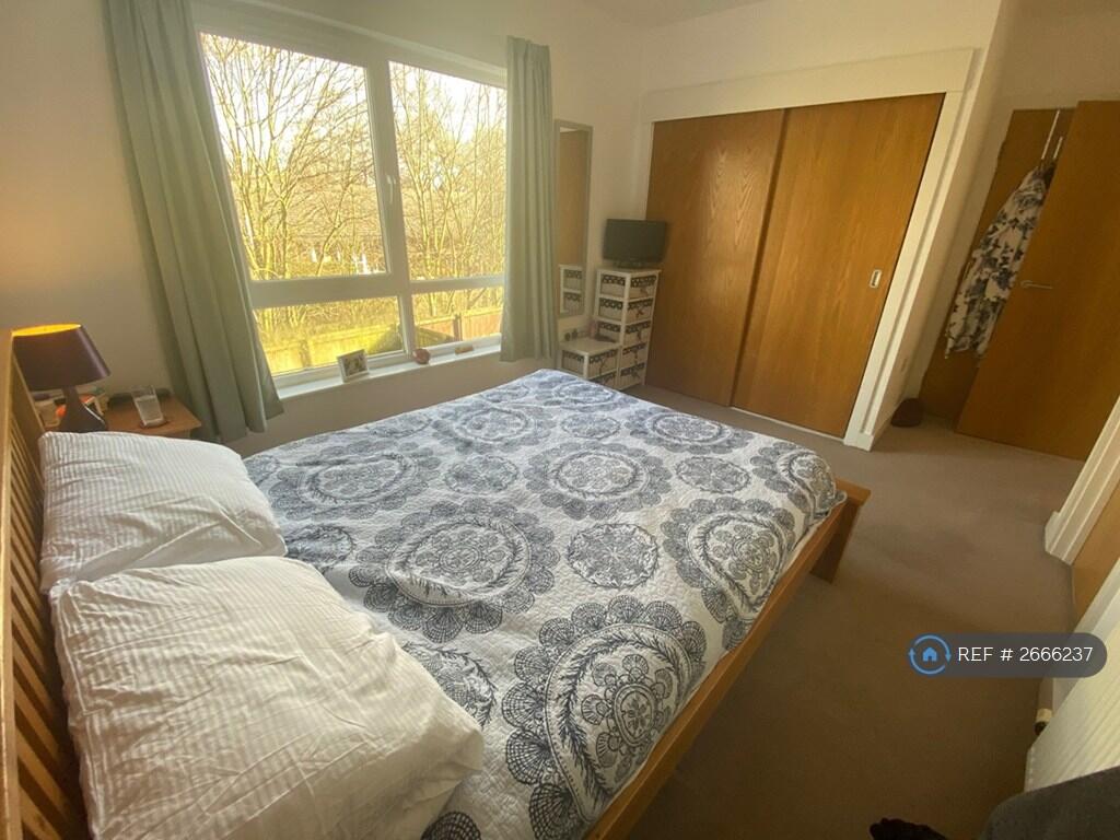 Master Bedroom - Inbuilt Wardrobe And Storage Room