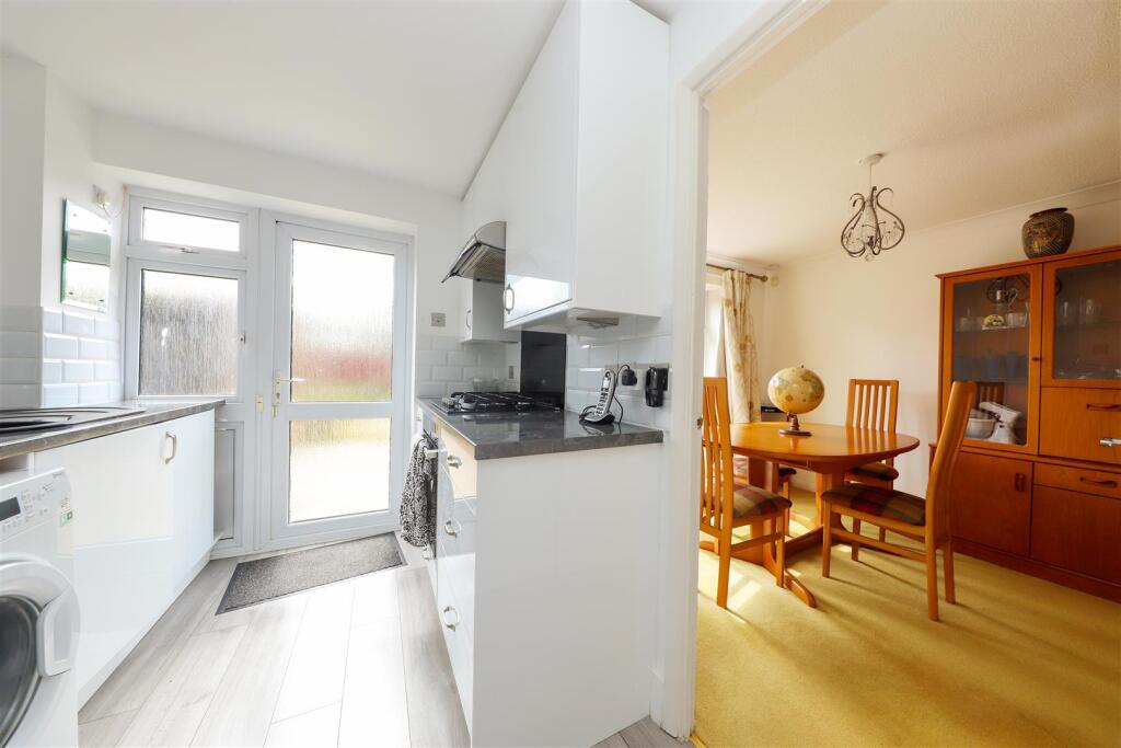 43 Stowe Crescent (4) copy.jpg