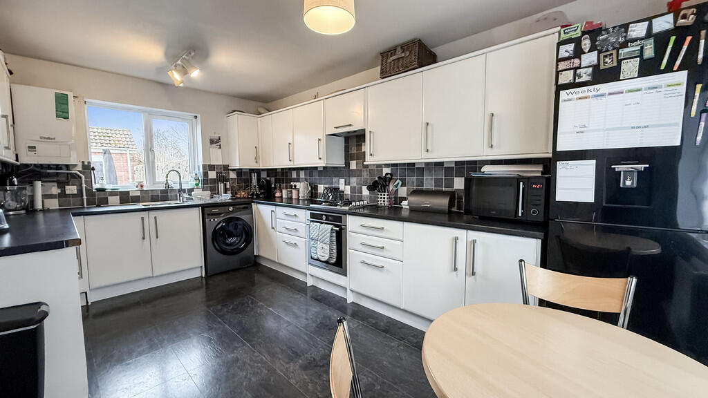 Kitchen/dining ro...