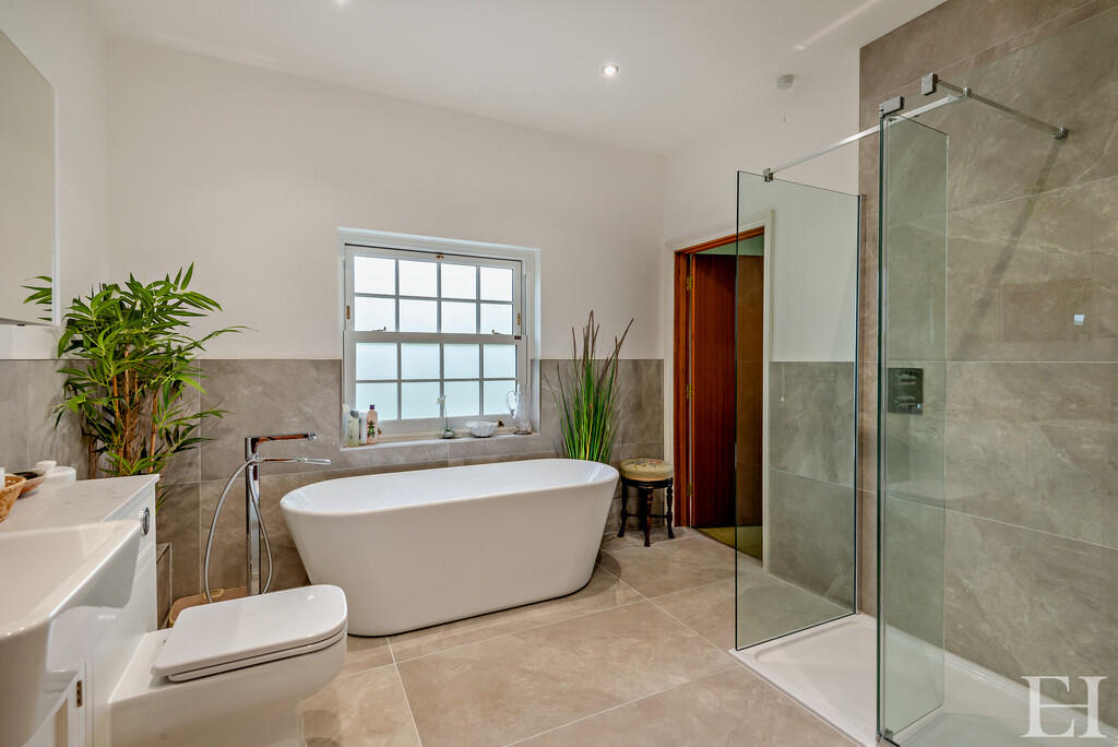 8594340-interiorW...