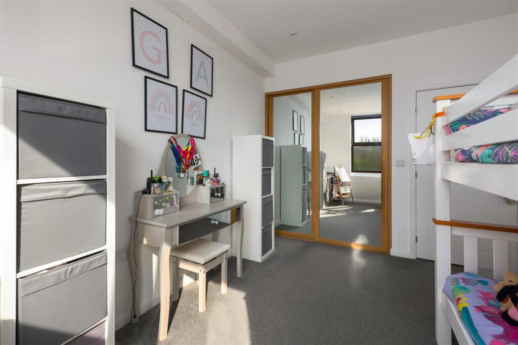 Oystergate Apartments, Wraik Hill