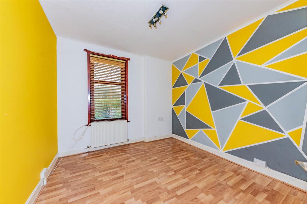 GR 17 Caird Avenue Dundee-3.JPG