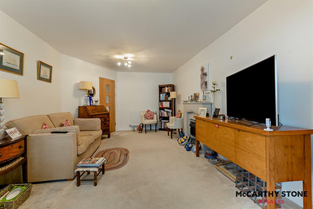 8622195-interior13-800.JPG