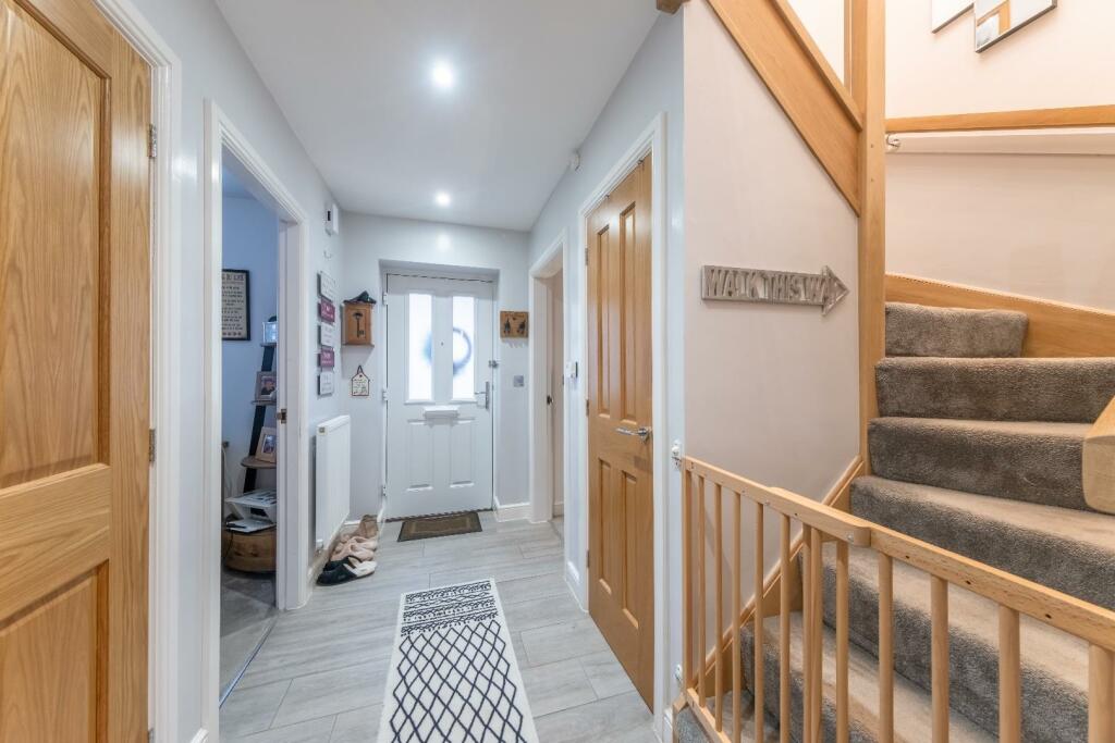 2 Bluebell Close-020.jpg