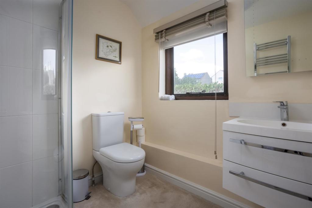 36 - 2 Priors Court - GL7 7BB - Web.jpg