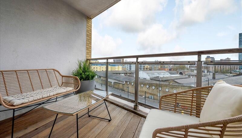 E14 8RW - 4th floor - 2 bedrooms - 947 sq ft - 2 