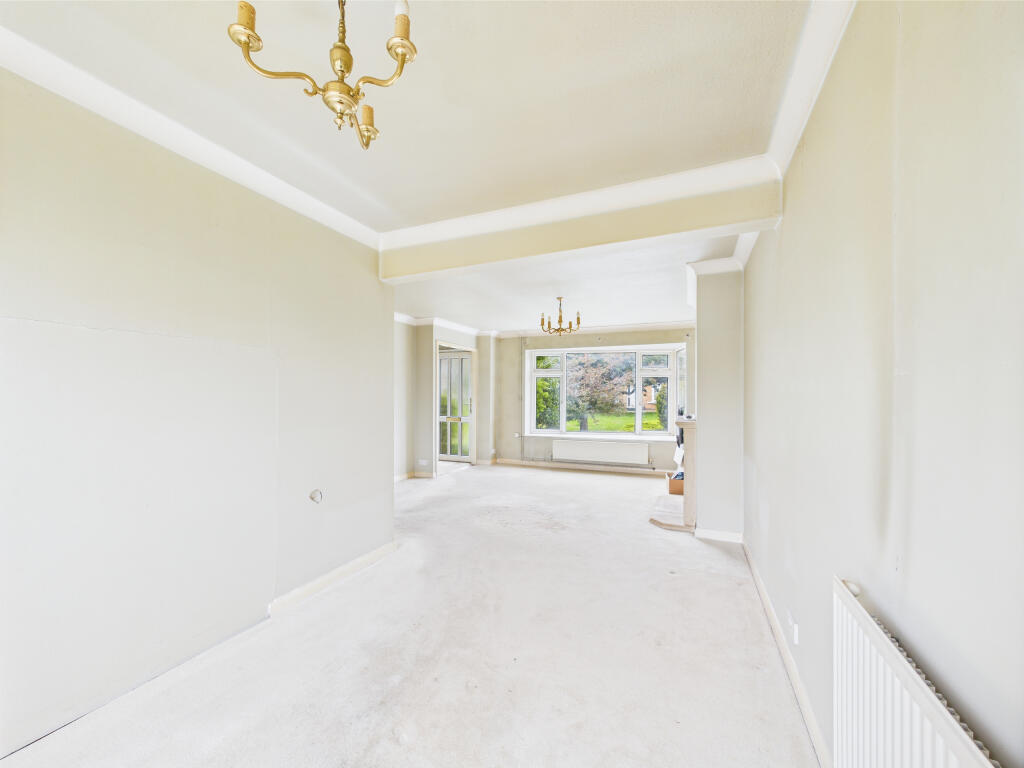 CAM01354G0-PR0502-STILL004