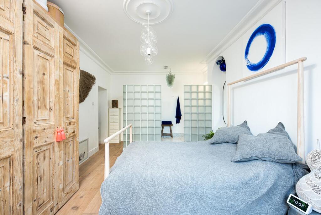 Bedroom1_2.jpg