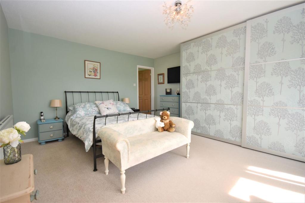 Master Bedroom..JPG