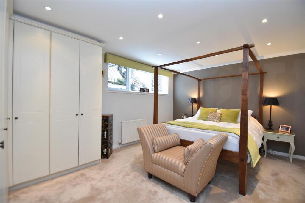 Bedroom 1 (3).JPG