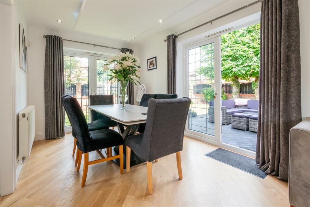 Dining Area.jpg