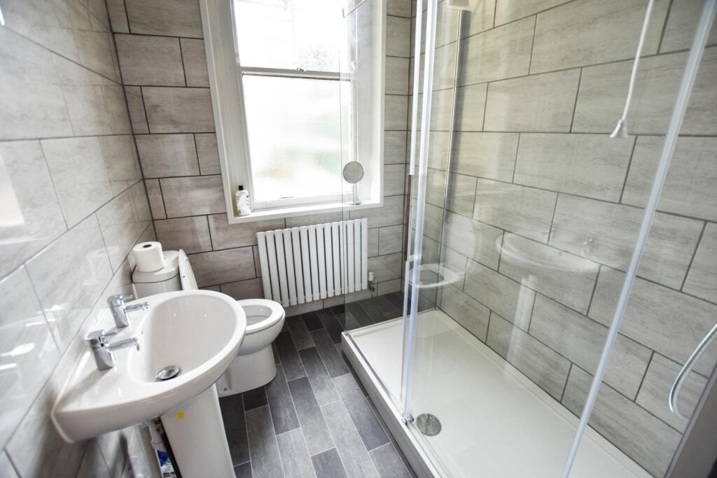 ARLMAN5_BATHROOM
