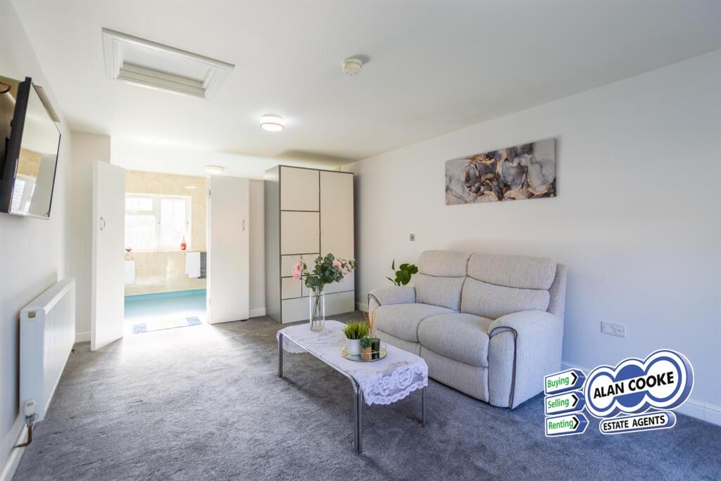 BEDROOM 4