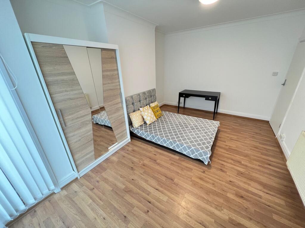 A neat and bright double bedroom featuring a co...