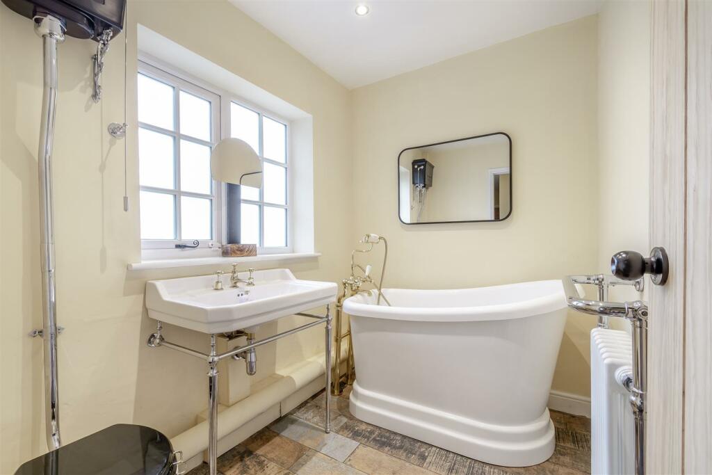 8608791-interior34.jpg