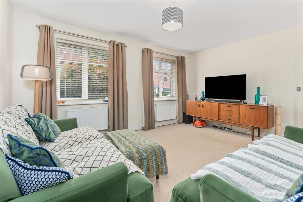 13 Claypits Close, Banbury-5.jpg
