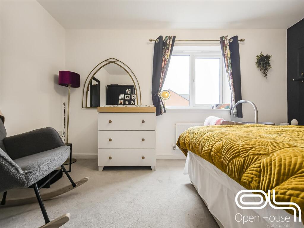 Harrier Way (14).jpg