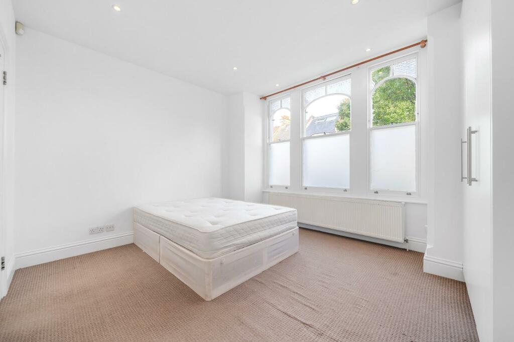 Bedroom 1 (2).jpg