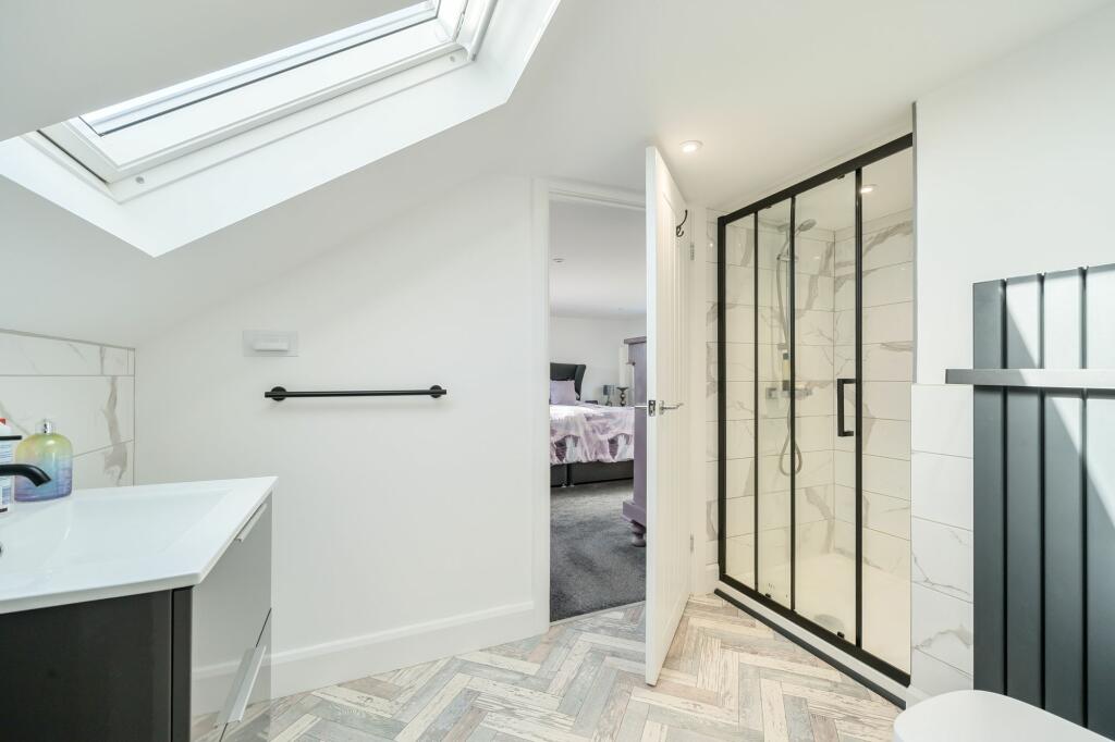 Master suite en-suite