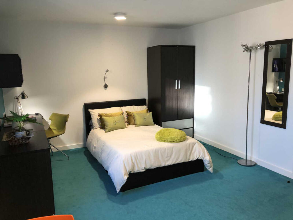 Spacious Bedrooms Deluxe Studio Plato House Liverp