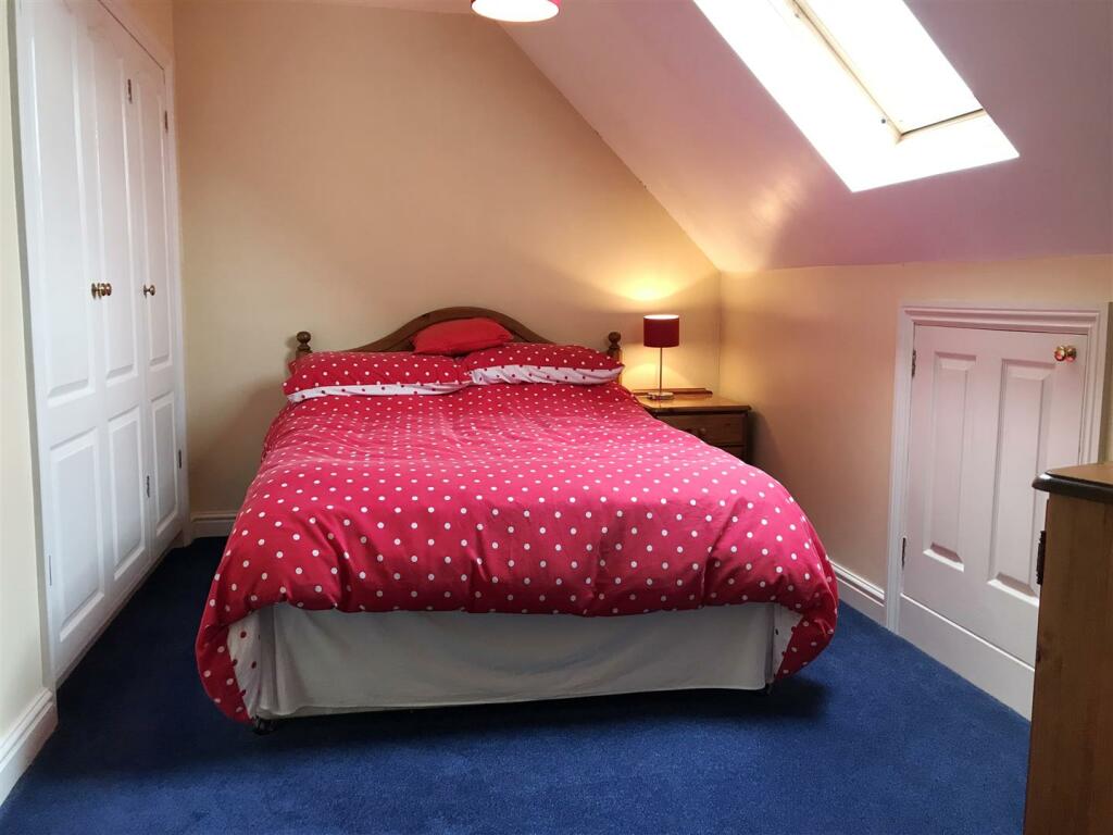 Bed 4.JPG