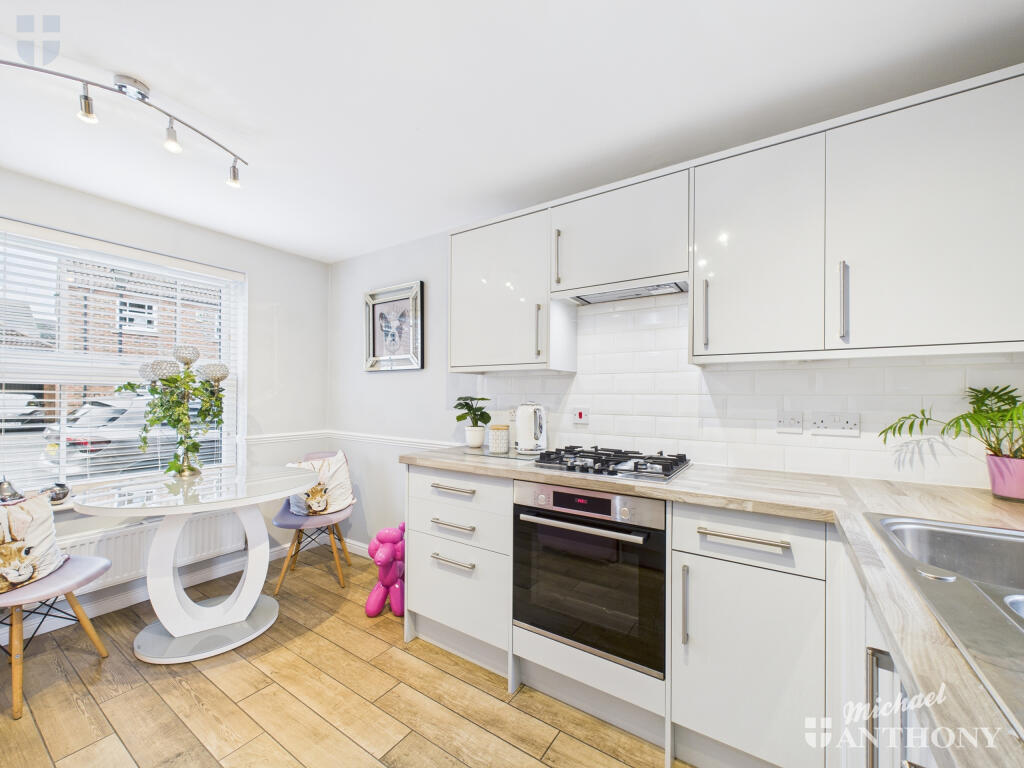 CAM03218G0-PR0837-STILL008