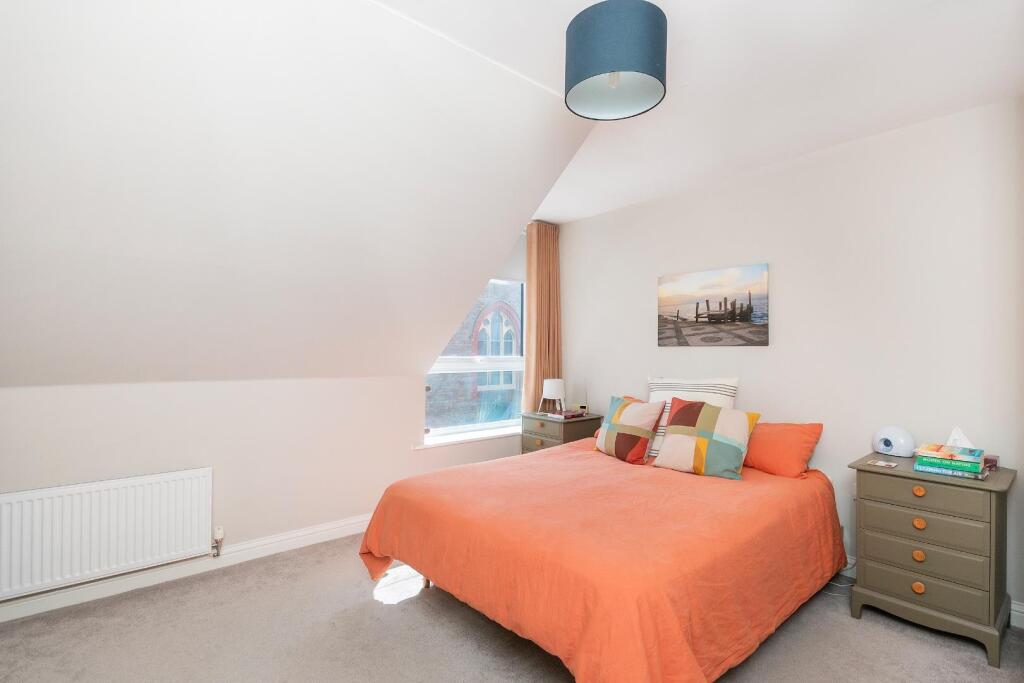 0S7FRBR - Bedroom I.jpg