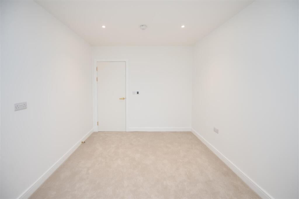Bedroom    .jpg