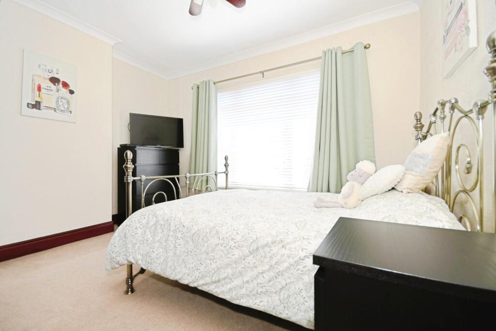 BED 2 02.jpg