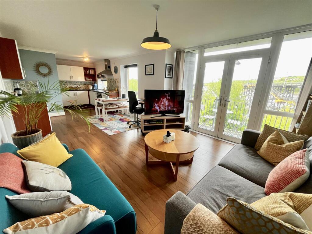 LOUNGE/KITCHEN/DINER