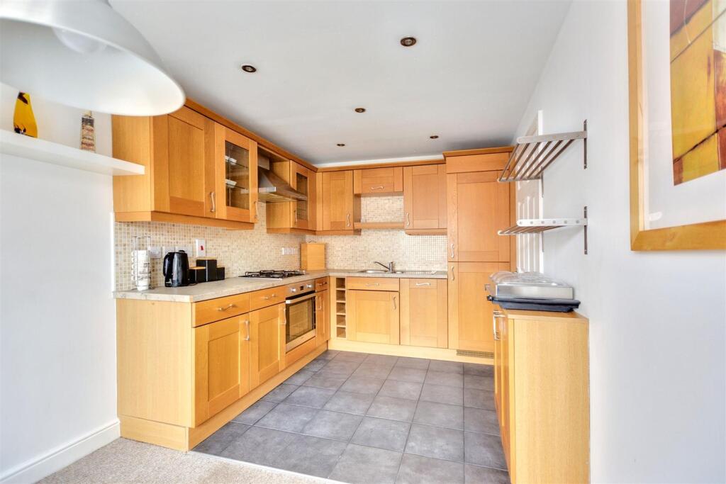 Kitchen_2.jpeg