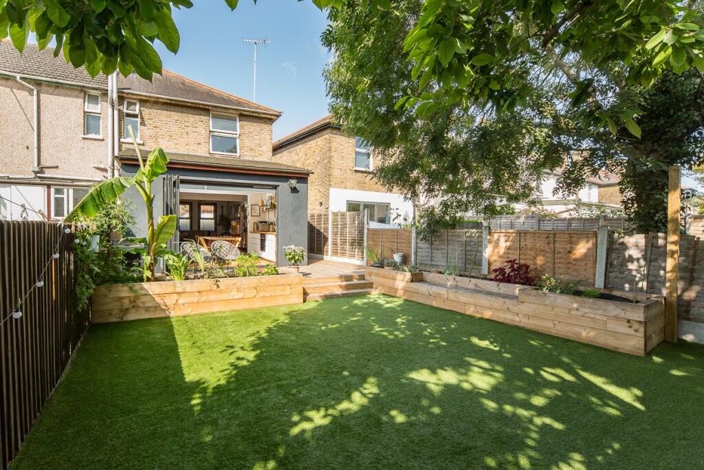 Elphinstone Road, E17