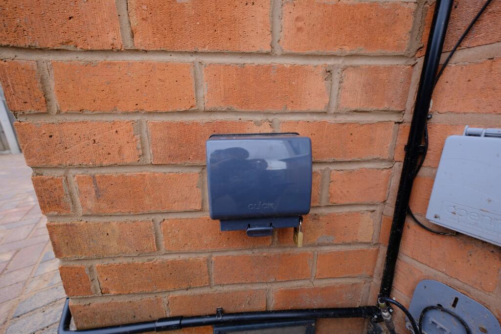 outside power point (house)