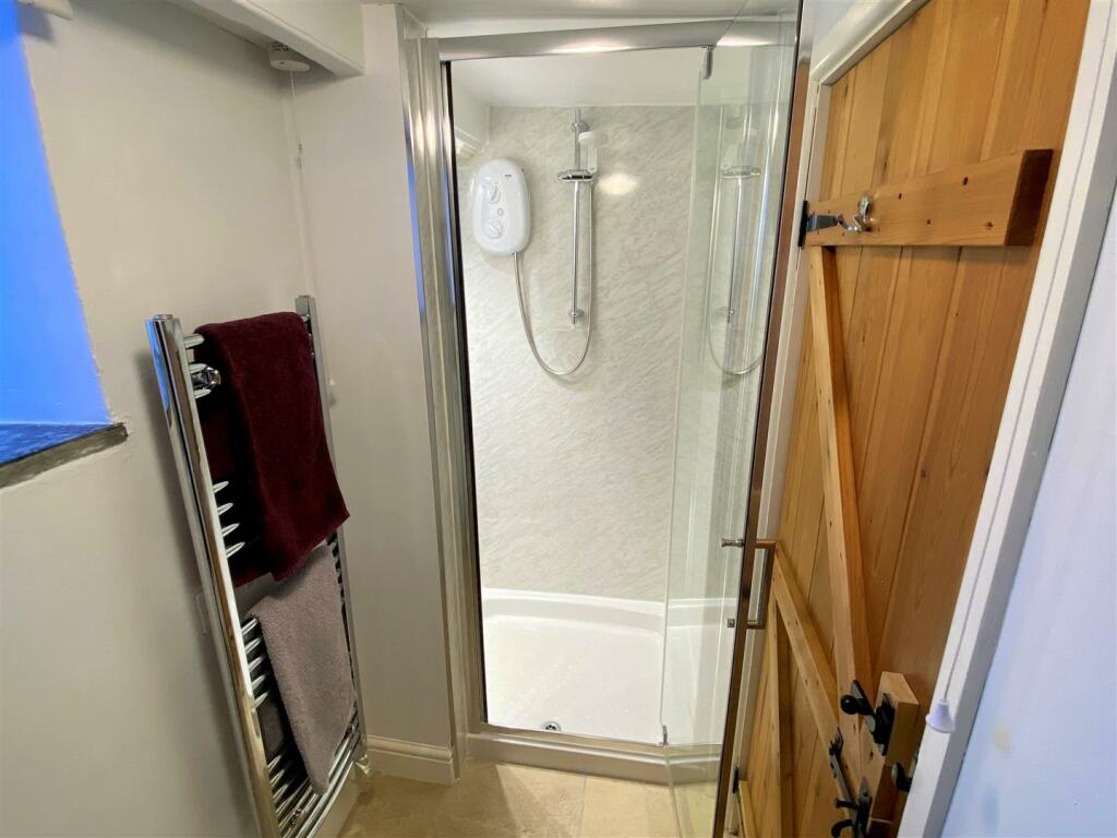 Sparrow Cottage Shower Room