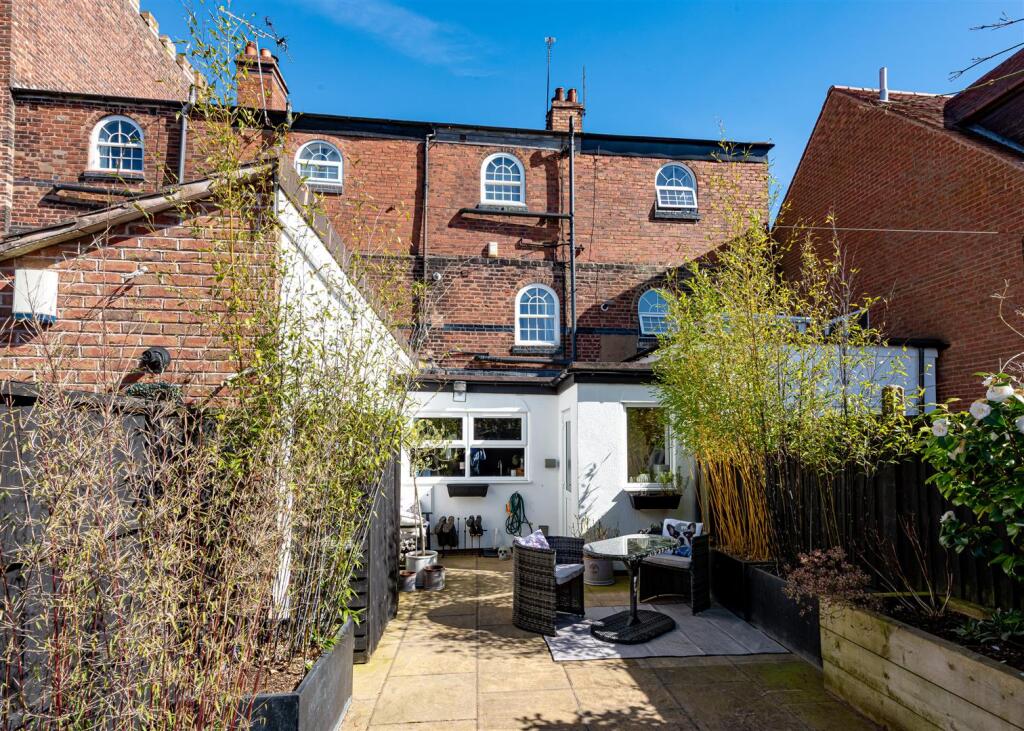 62 Sedgley Road-garden3.jpg