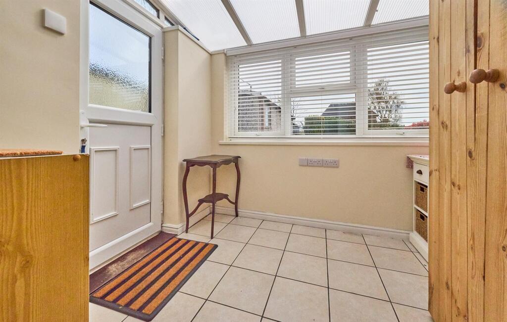 UTILITY ROOM/REAR PORCH