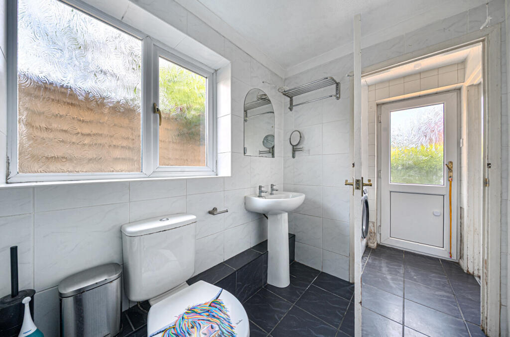 1335129-12-689a3e...