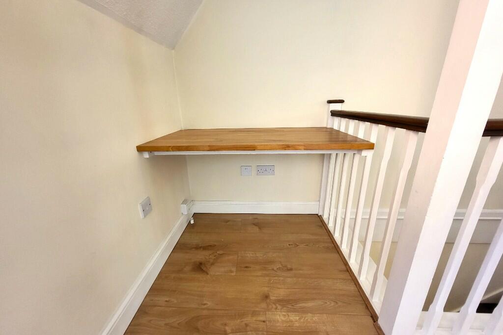 Desk/ Study Area 
