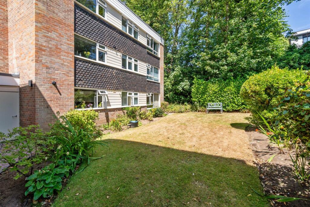 5 Albany Gardens_11.jpg